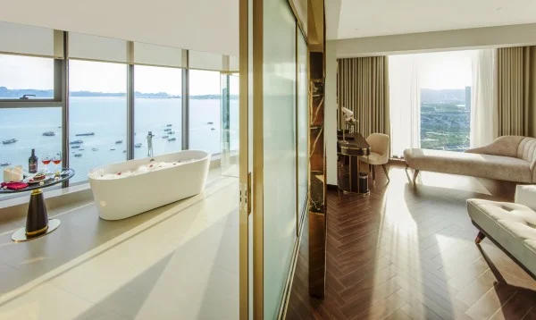 Ảnh chi tiết phòng sea-stars-hotel-ha-long-premier-deluxe-bay-view-vivatrip-05.webp