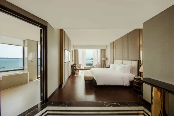 Ảnh chi tiết phòng Premier Deluxe Bay View 10