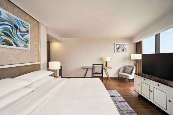 Ảnh chi tiết phòng sheraton-hai-phong-deluxe-1-king-bed-vivatrip-04.jpg