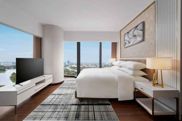Ảnh chi tiết phòng sheraton-hai-phong-deluxe-1-king-bed-vivatrip-06.jpg