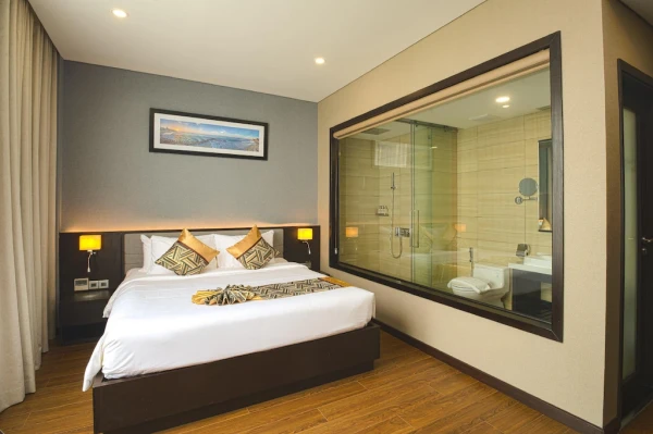 Ảnh chi tiết phòng sk-legend-vung-tau-hotel-phong-cao-cap-giuong-king-vivatrip-02.webp