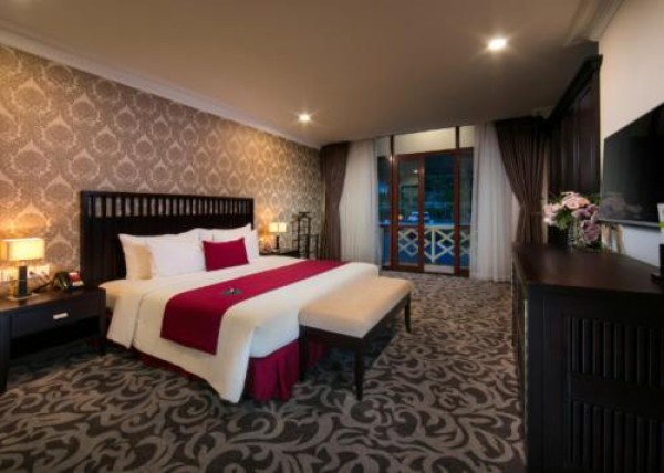 Ảnh chi tiết phòng swiss-belresort-tuyen-lam-da-lat-suite-giuong-lon-vivatrip.jpg