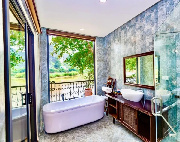 Ảnh chi tiết phòng tam-coc-la-montagne-resort-spa-ninh-binh-suite-junior-nhin-ra-ho-vivatrip-04.webp
