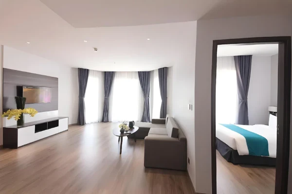 Ảnh chi tiết phòng the-cap-hotel-phong-premier-2-phong-ngu-vivatrip-03.webp