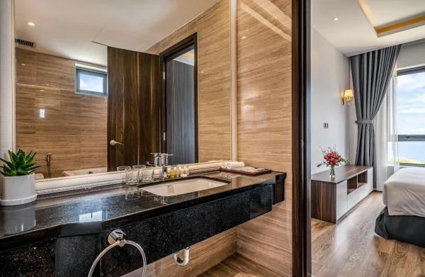 Ảnh chi tiết phòng the-cap-hotel-phong-premier-2-phong-ngu-vivatrip.webp