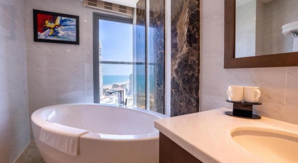 Ảnh chi tiết phòng the-malibu-hotel-family-suite-vivatrip-04.jpg