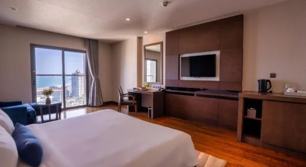 Ảnh chi tiết phòng the-malibu-hotel-premier-king-vivatrip-03.webp