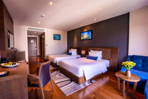 Ảnh chi tiết phòng the-malibu-hotel-premier-queen-vivatrip-02.webp