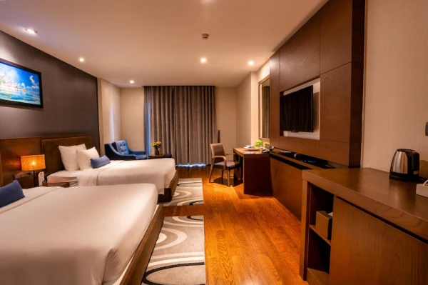 Ảnh chi tiết phòng the-malibu-hotel-premier-queen-vivatrip-04.webp