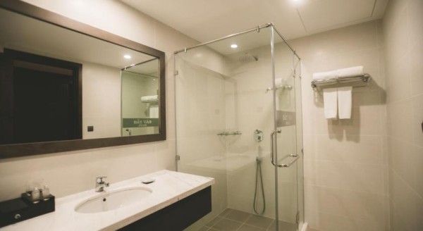 Ảnh chi tiết phòng the-malibu-hotel-premier-queen-vivatrip.jpg