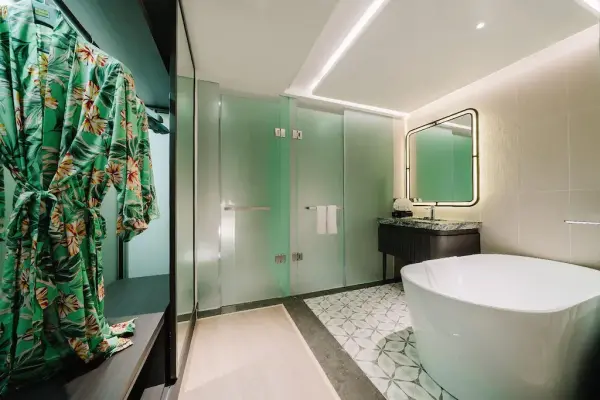 Ảnh chi tiết phòng the-may-legend-catba-deluxe-suite-ocean-view-vivatrip_02.webp