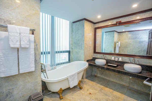 Ảnh chi tiết phòng the-vissai-hotel-phong-deluxe-vivatrip-05.jpg
