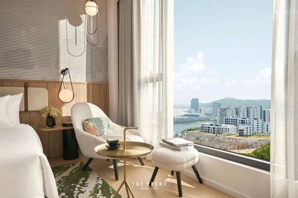 Ảnh chi tiết phòng the-yacht-hotel-by-dc-deluxe-king-vivatrip-03.webp