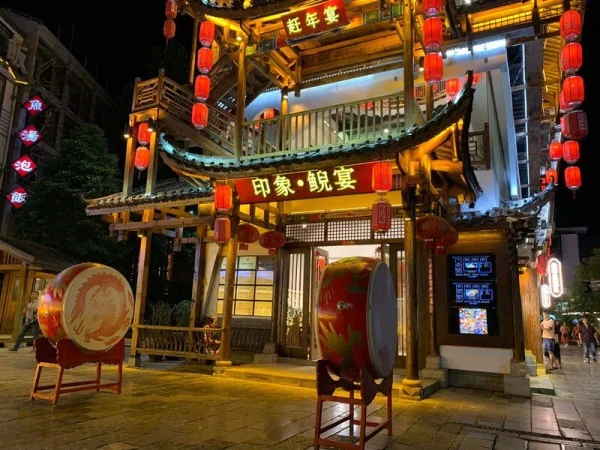 Ảnh Tour Trung Quốc : Ân Thi - Phượng Hoàng Cổ Trấn - Trương Gia Giới - Thiên Môn Sơn - Nữ Nhi Thành - Long Lân Cung - 10