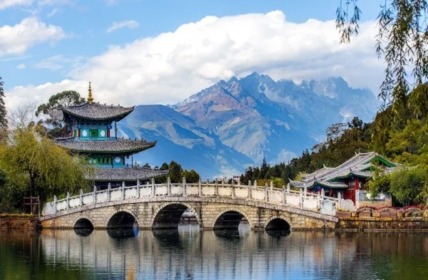 Ảnh TRUNG QUỐC: LỆ GIANG - ĐẠI LÝ - SHANGRILA - NÚI TUYẾT NGỌC LONG - LAM NGUYỆT ĐÀM - HẺM NÚI HỔ KHIÊU HIỆP - TẶNG VÉ CÁP TREO LỚN LÊN ĐỈNH NÚI TUYẾT NGỌC LONG