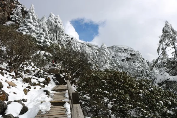 Ảnh Tour Trung Quốc:  Côn Minh - Chu Gia Hoa Viên - cơ hội trải nghiệm trượt tuyết tại Núi Kiệu Tử - Vương quốc tí hon - Kiến Thủy | Chương trình mới