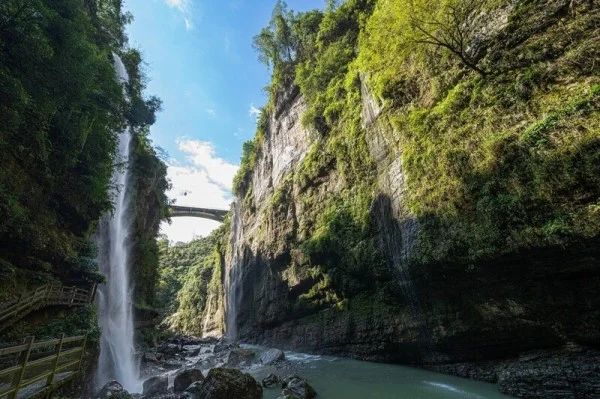 Ảnh Tour Trung Quốc : Ân Thi - Phượng Hoàng Cổ Trấn - Trương Gia Giới - Miêu Trại Tương Tây - Thiên Môn Sơn - Hồ Bảo Phong - Nữ Nhi Thành - Tặng Trải Nghiệm Mặc Hán Phục