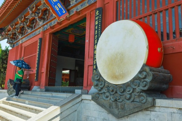 Ảnh Trung Quốc: Vũ Hán - Hoàng Hạc Lâu - Khai Phong Phủ - Thiếu Lâm Tự - Hang đá Long Môn - Tử vi Thành Võ Tắc Thiên - Tây An - Binh Mã Dũng | Chương trình mới - 15