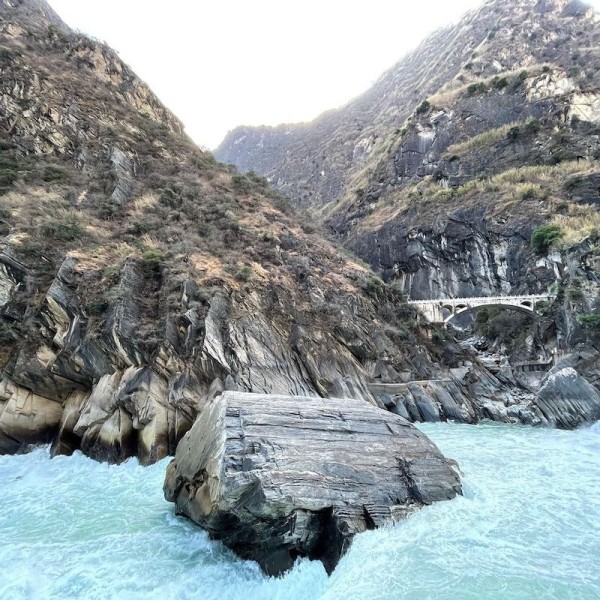 Ảnh TRUNG QUỐC: LỆ GIANG - ĐẠI LÝ - SHANGRILA - NÚI TUYẾT NGỌC LONG - LAM NGUYỆT ĐÀM - HẺM NÚI HỔ KHIÊU HIỆP - TẶNG VÉ CÁP TREO LỚN LÊN ĐỈNH NÚI TUYẾT NGỌC LONG - 19