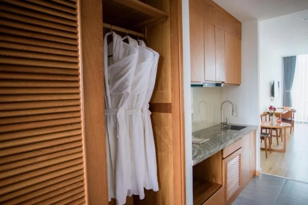 Ảnh chi tiết phòng vedana-resort-ninh-binh-phong-3-nguoi-nhin-ra-nui-vivatrip-04.webp