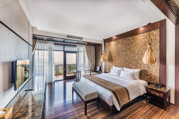 Ảnh chi tiết phòng vietsovpetro-ho-tram-beach-resort-spa-giuong-co-queen-nhin-ra-ho-boi-vivatrip.jpg