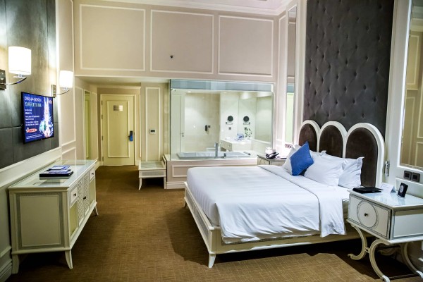 Ảnh chi tiết phòng wyndham-legend-excutive-deluxe-vivatrip-02.jpg