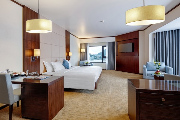 Ảnh chi tiết phòng wyndham-legend-junior-suite-vivatrip-02.jpg