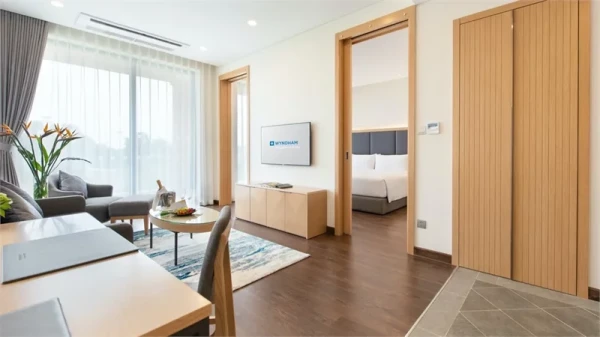 Ảnh chi tiết phòng wyndham-sky-lak-resort-and-villas-king-suite-vivatrip-04.webp