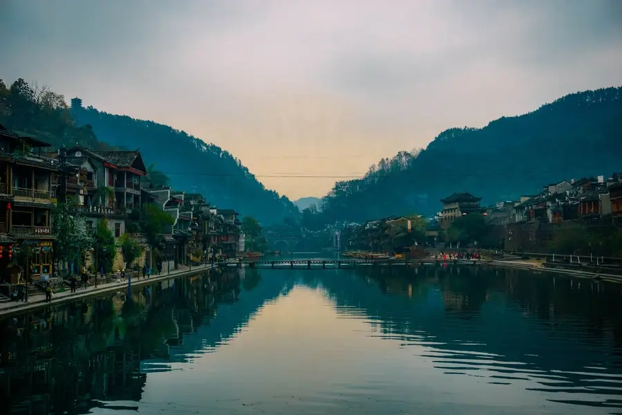 Ảnh Tour Trung Quốc : Ân Thi - Phượng Hoàng Cổ Trấn - Trương Gia Giới - Thiên Môn Sơn - Nữ Nhi Thành - Long Lân Cung