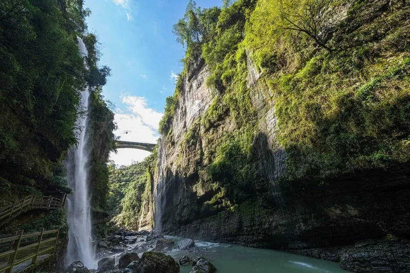 Ảnh Tour Trung Quốc : Ân Thi - Phượng Hoàng Cổ Trấn - Trương Gia Giới - Thiên Môn Sơn - Nữ Nhi Thành - Long Lân Cung