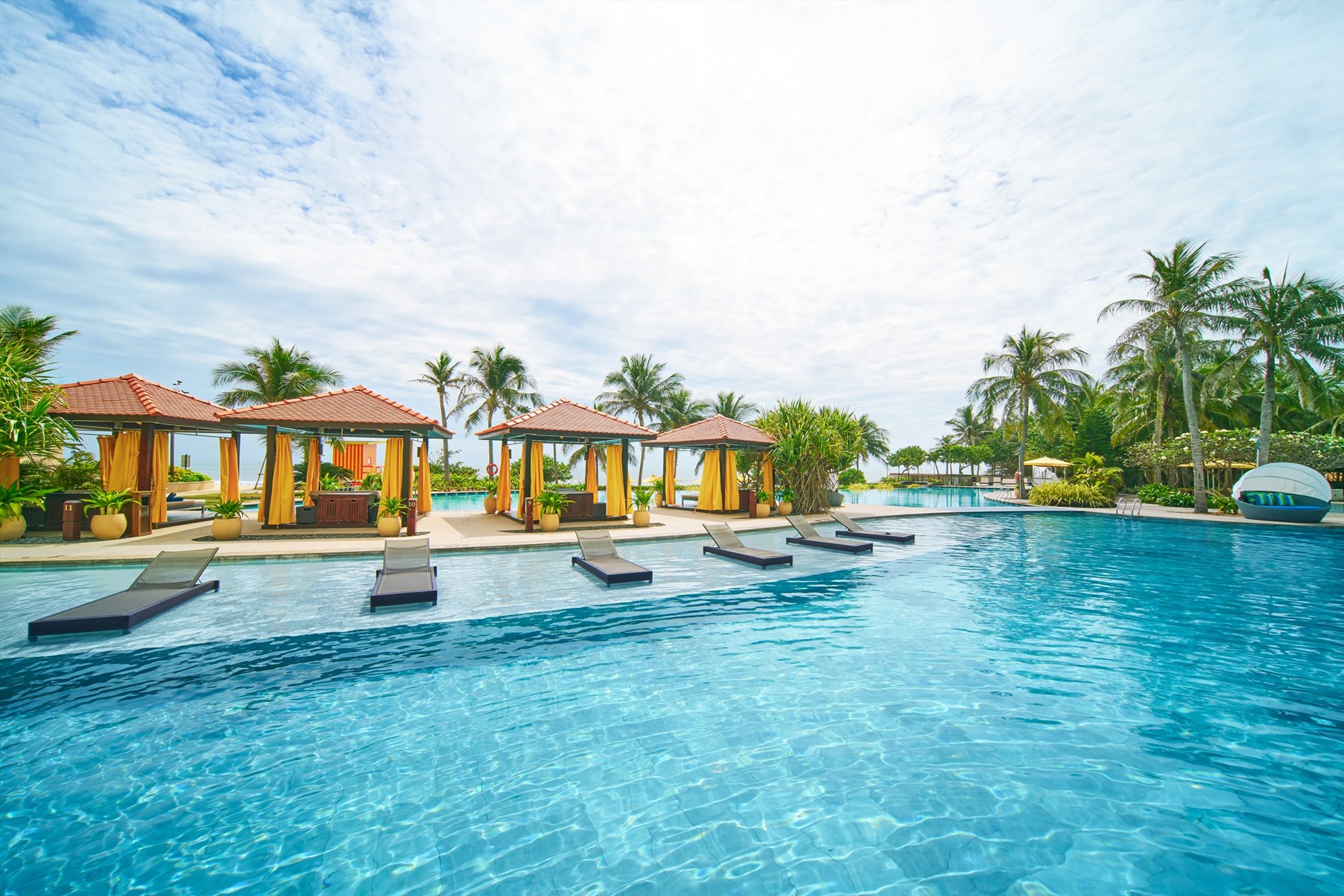 Hồ bơi ngoài trời villa Hồ Tràm nguyên căn