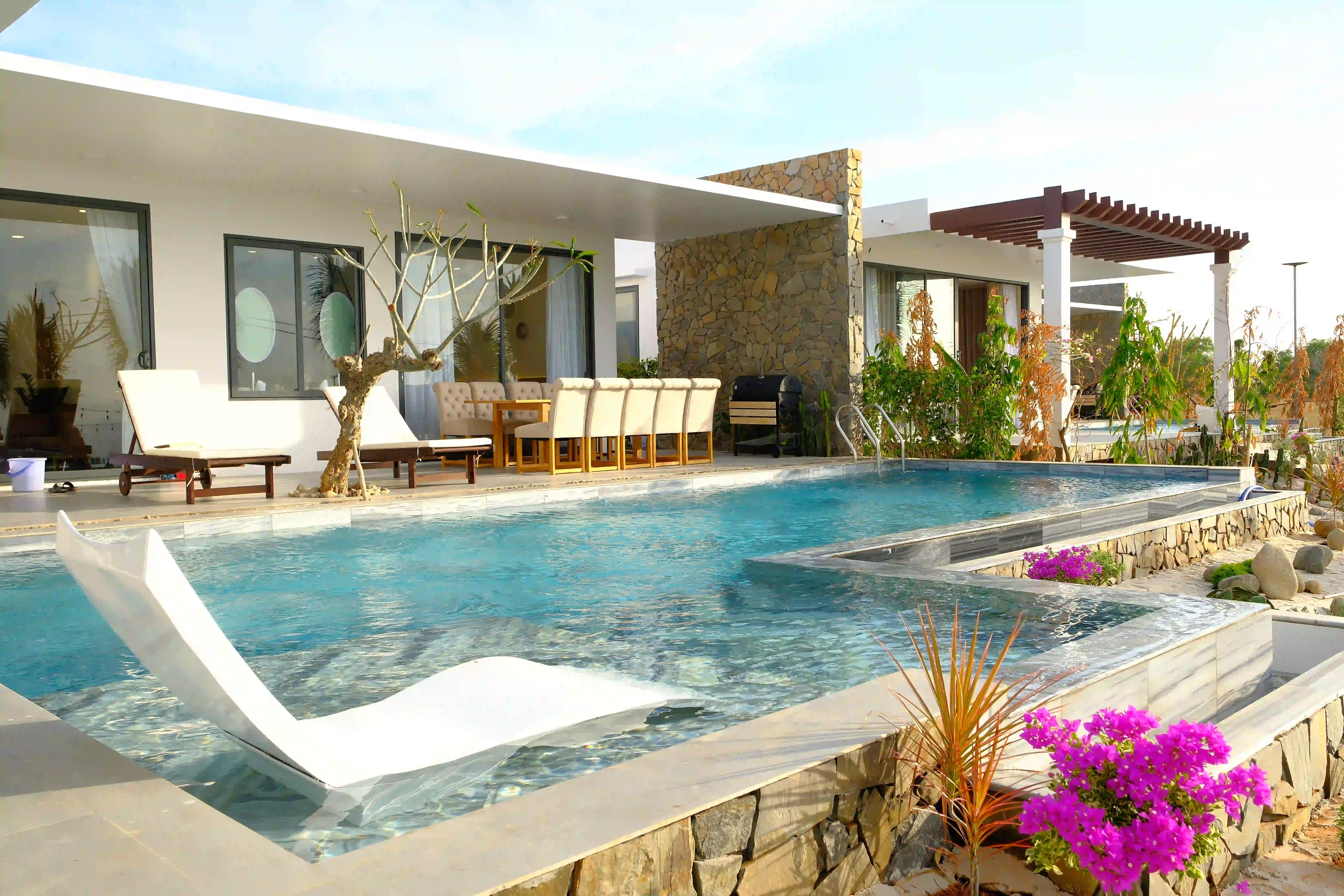 Khu BBQ ngoài trời tại villa Phan Thiết cho gia đình và bạn bè