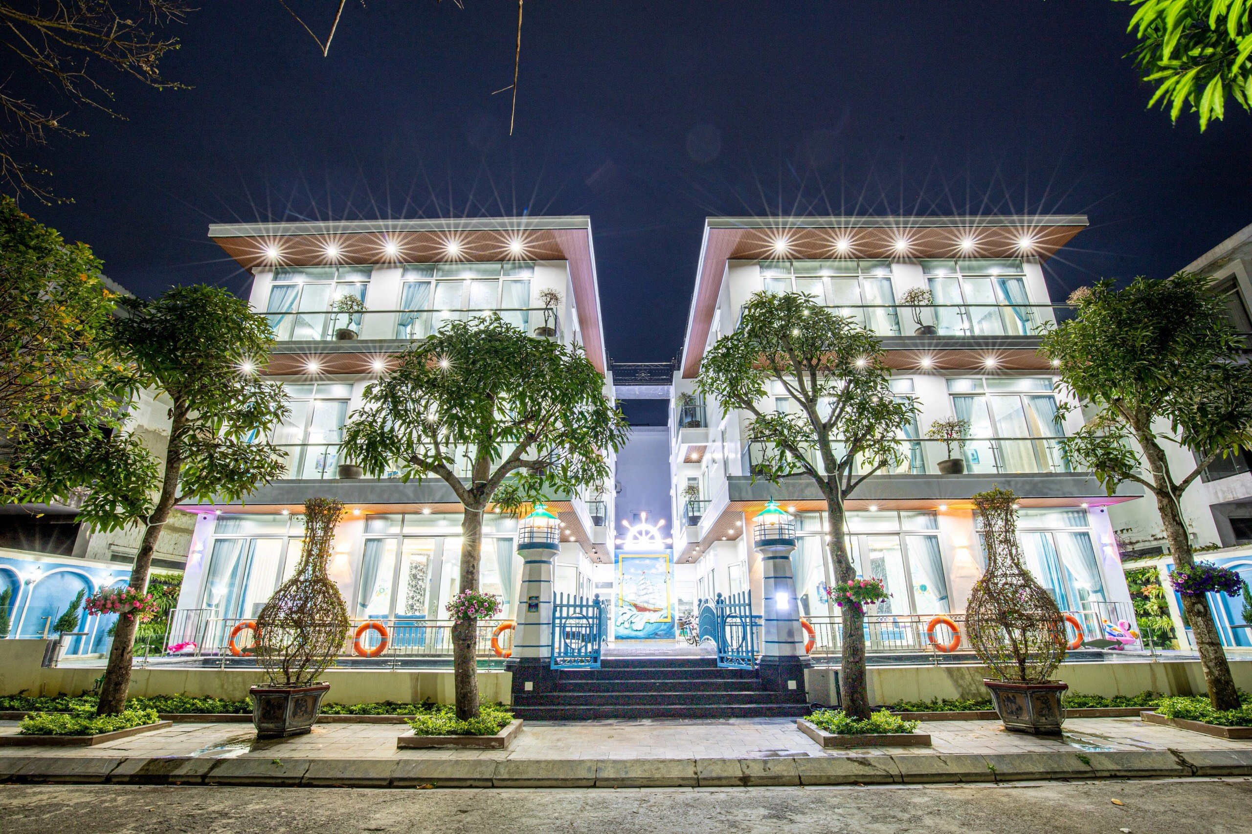 Khu vực BBQ ngoài trời tại villa Sầm Sơn