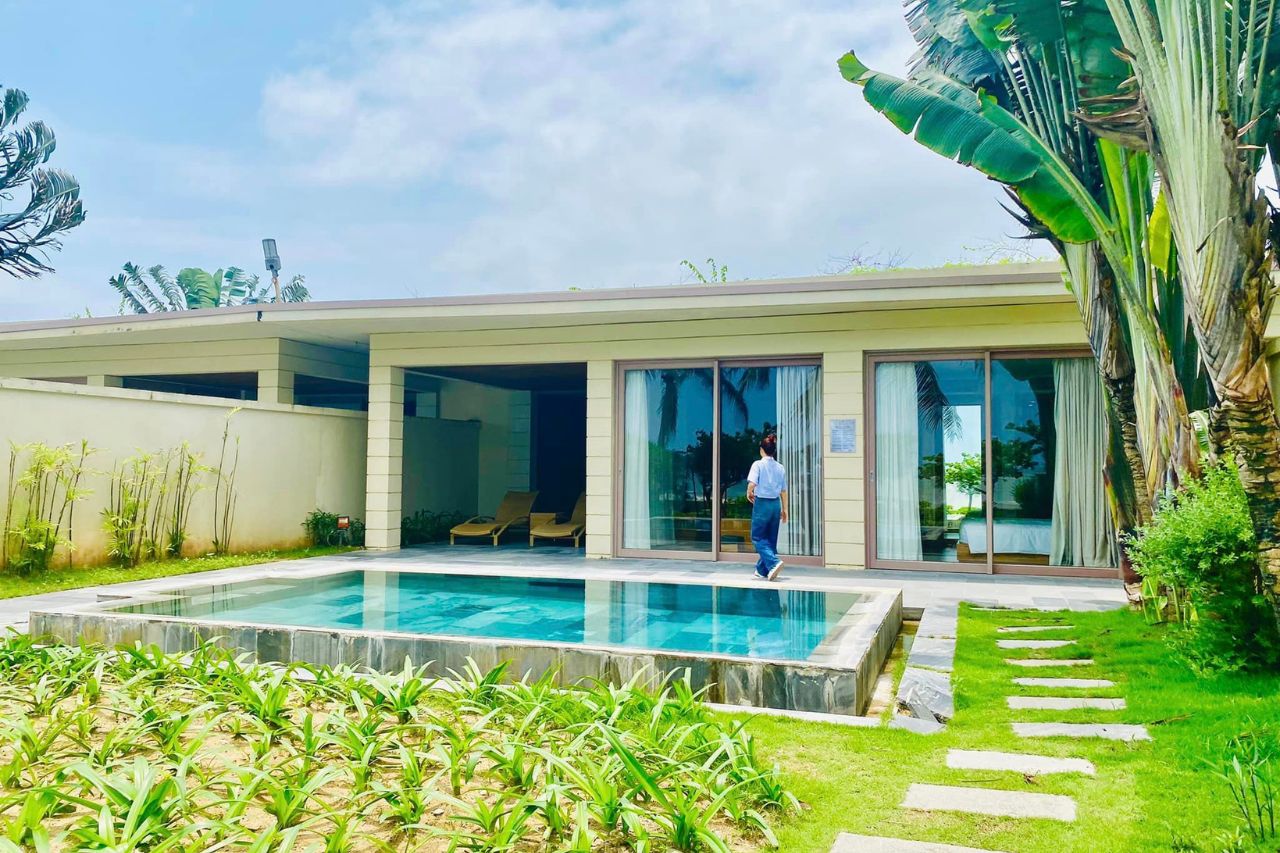 Phòng khách lớn tại villa Sầm Sơn cho đoàn đông người