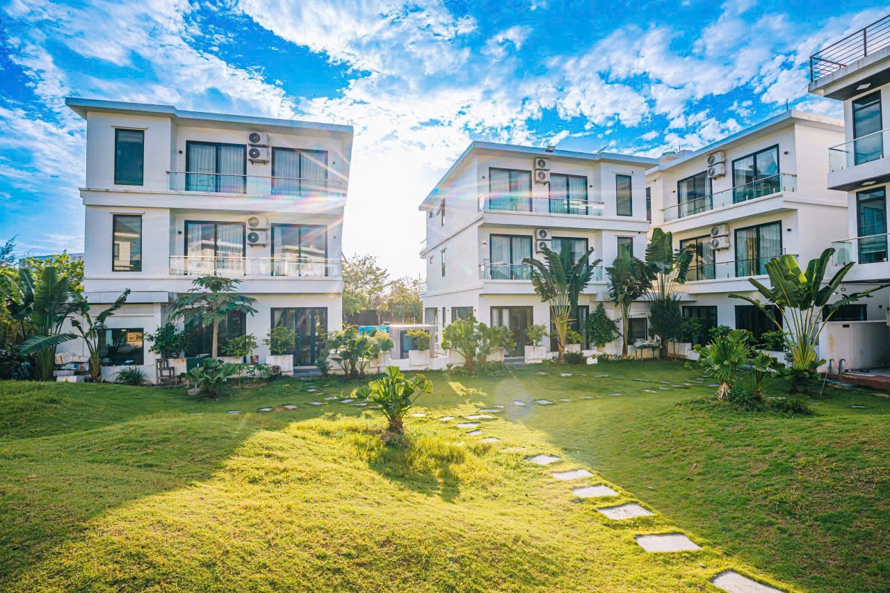 Phòng ngủ view biển tại villa Sầm Sơn cao cấp