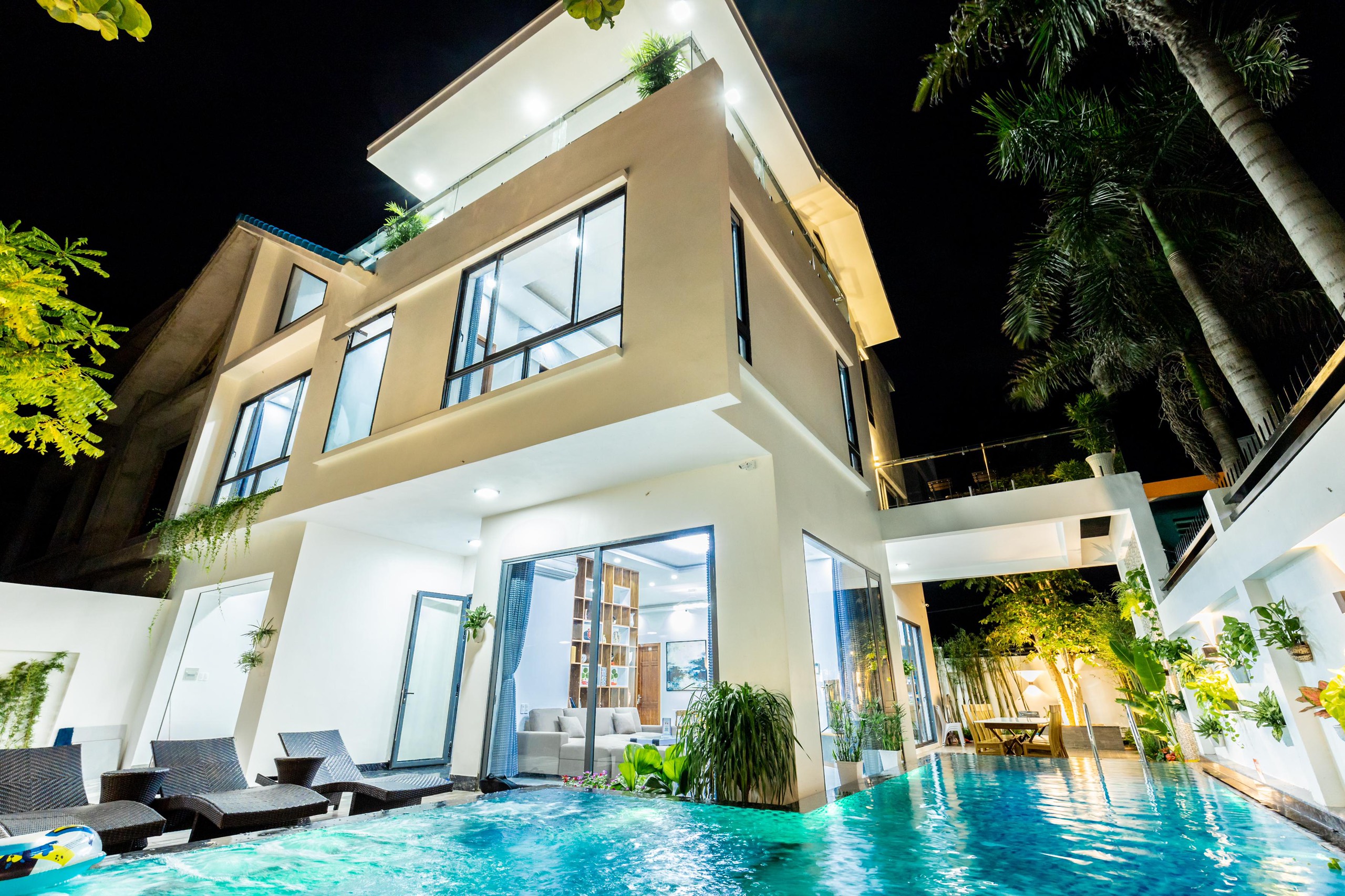 Ban công villa Vũng Tàu hướng biển dành cho nghỉ dưỡng