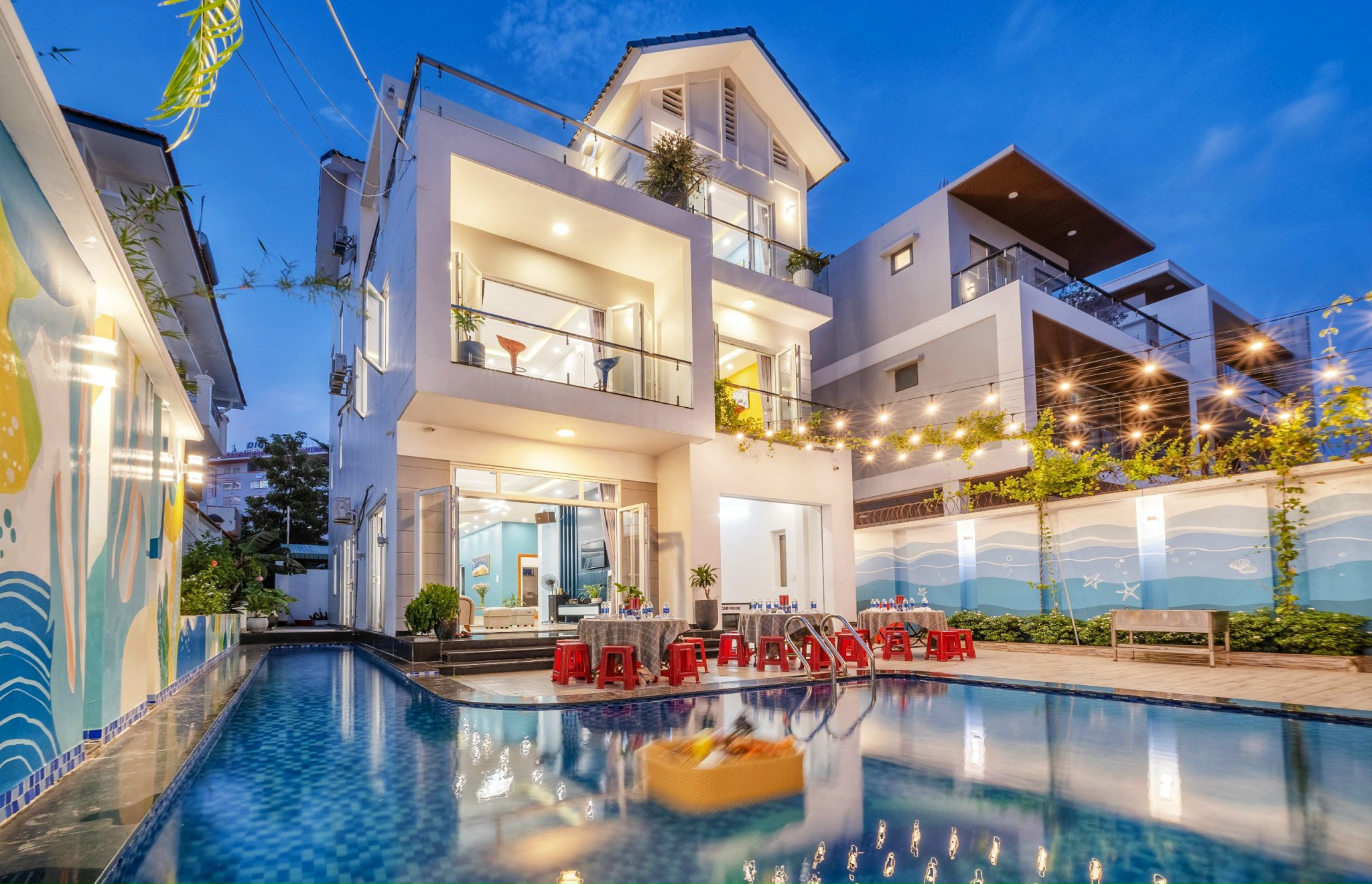 Sân vườn rộng tại villa Vũng Tàu tổ chức tiệc BBQ